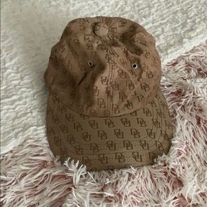 Dooney and Bourke hat 🤎🤎
